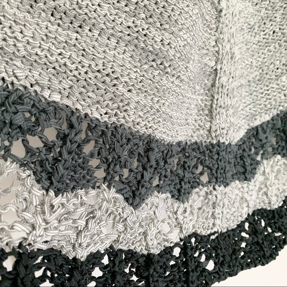 VERTIGO Gray Crocheted Poncho Size Medium NEW - Picture 3 of 8